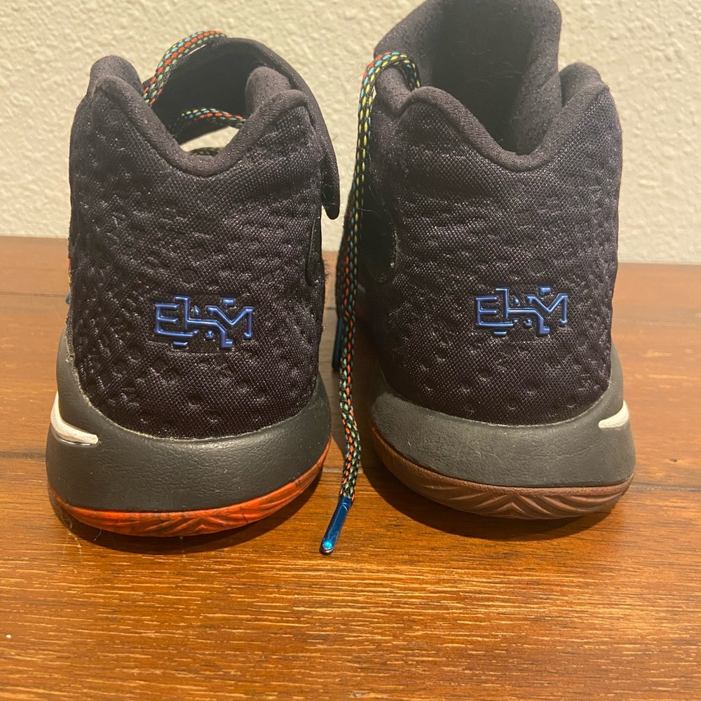 Nike Kyrie BHM 828375-099 Basketball shoes Power of One Size 6.5Y - Picture 4 of 10
